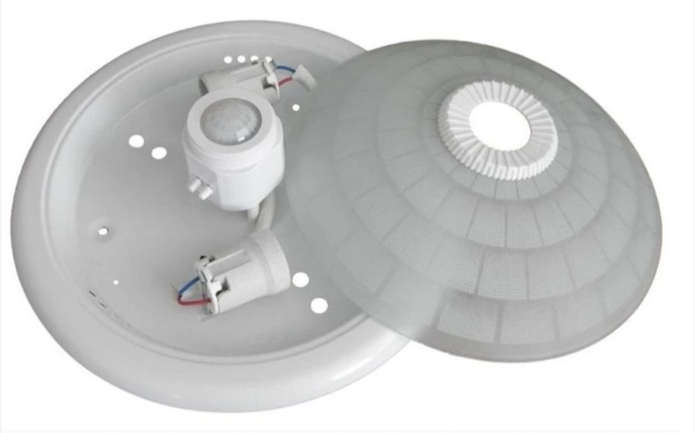 Plafoniera led cu senzor 360⁰ 2 becuri noi nefolosite în cutie