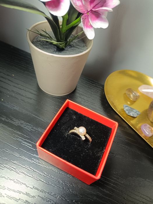 Inel din argint cu pietre zirconiu