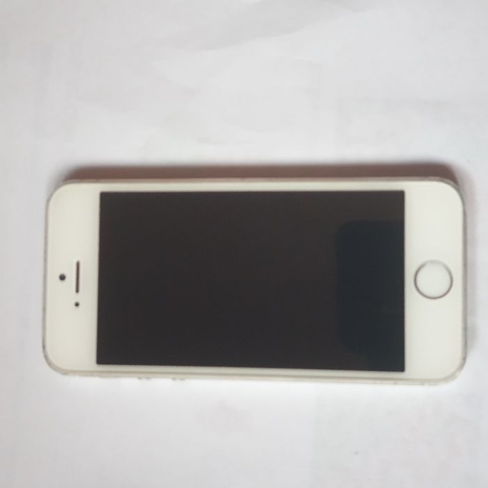 Iphone 5s perfect functional fara cont icloud si liber de retea.