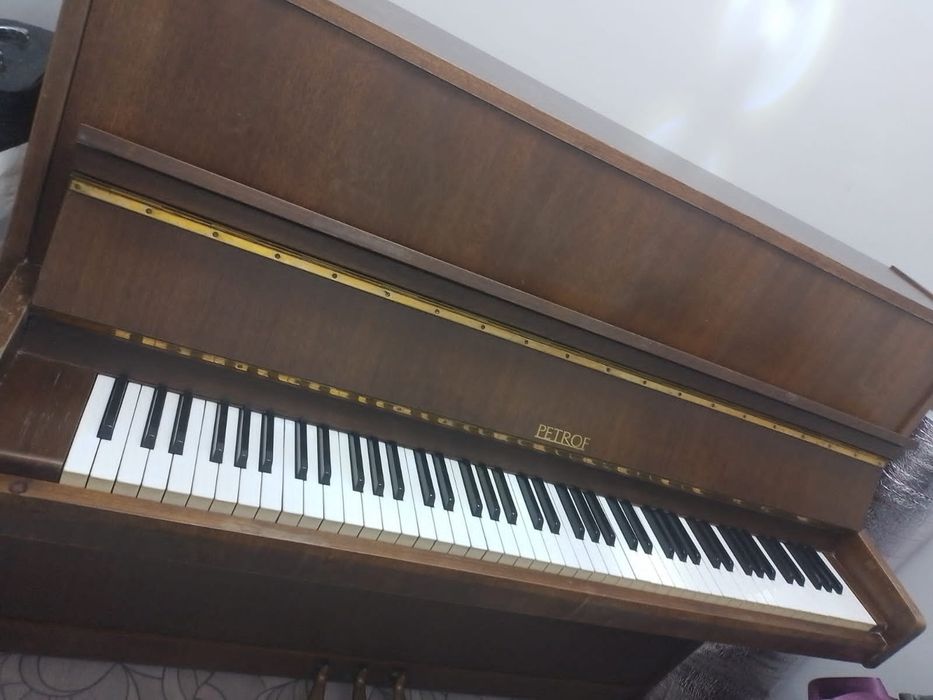 Продам пианино PETROF