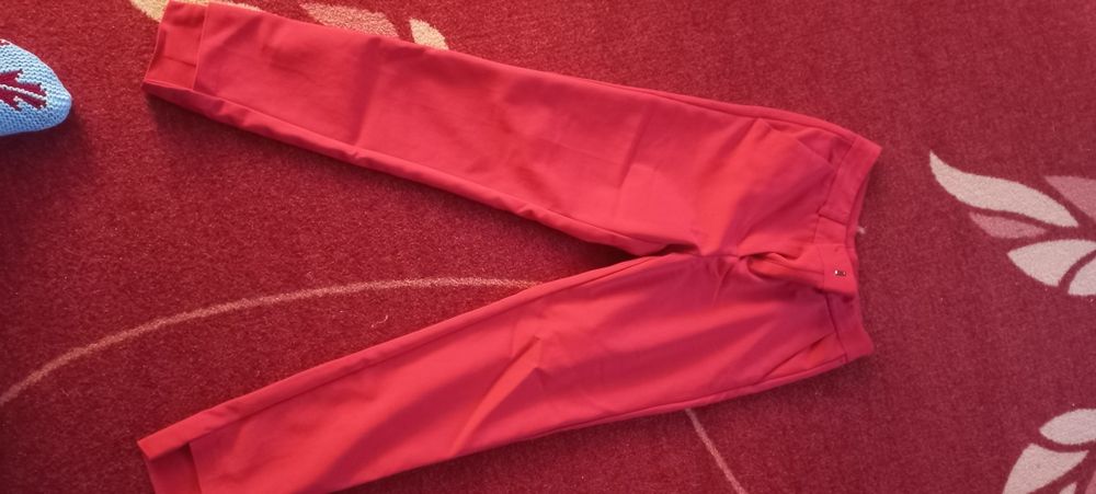 Класически червен панталон