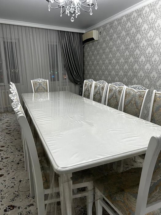 Гостиный стол со стульями