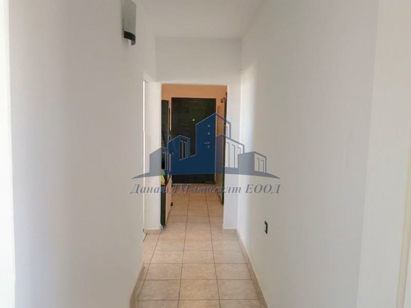 Продава се Тристаен апартамент в Шумен, Добруджански - 83 кв.м за 1352 €/кв.м - Снимка #9