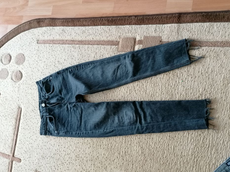 Vând blugi, preț negociabil