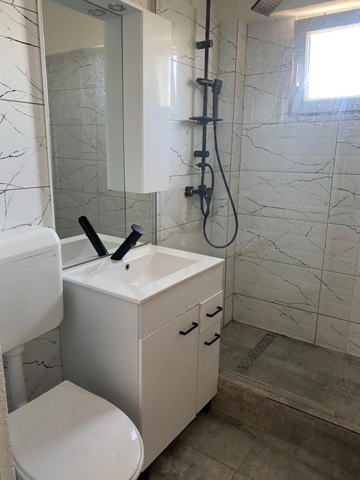 Închiriez apartament