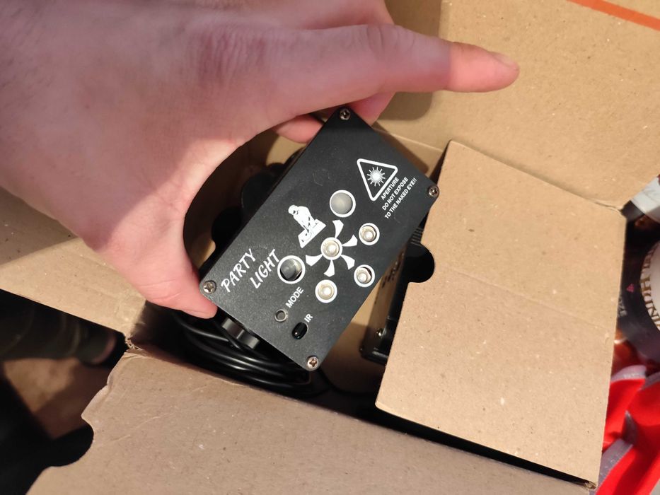 Vând/Schimb Boxe Alien + Jocuri de luminii