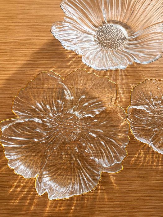 Set platouri sticlă floare cu margini aurii