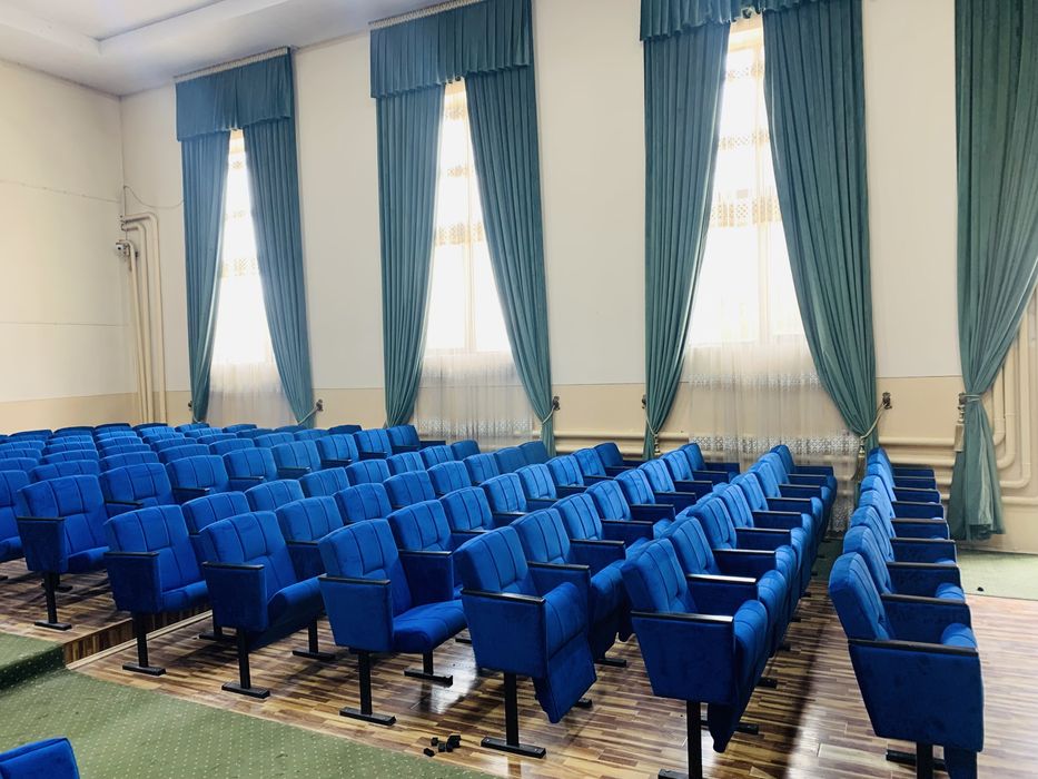 Кресло театральное. Театральные кресла. Кресло в конференц зал. Кресло