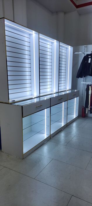 Shkaf vitrina stelaj polka