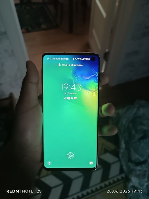 Продам телефон самсунг с 10