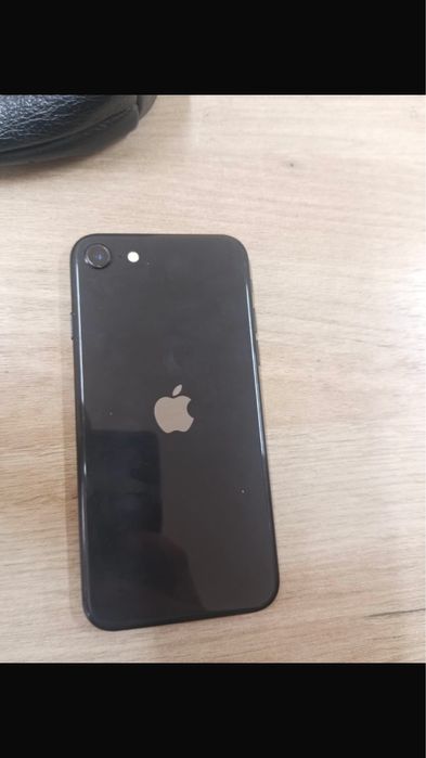 Айфон се 2020 на 128гб