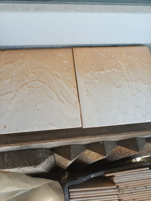 Vând 11,5 mp dimensiune 15x15 nouă. La un preț simbolic