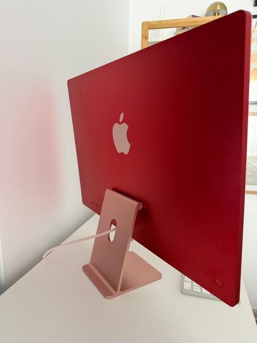 iMac 24" cu procesor Apple M3