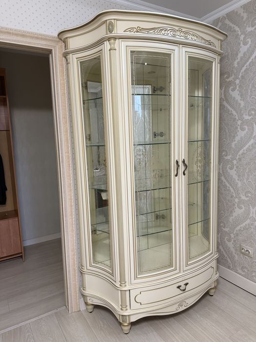 Сервант классический
