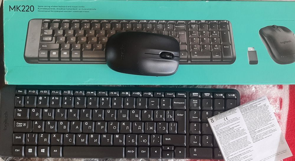 Продам НОВУЮ клавиатуру И МЫШЬ Logitech