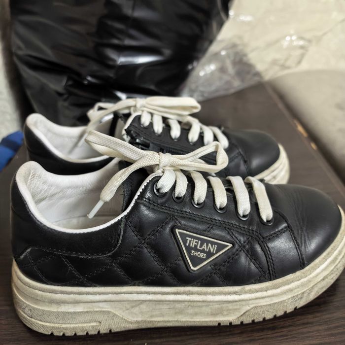 Продам кожанную обувь для девочки 33 размер