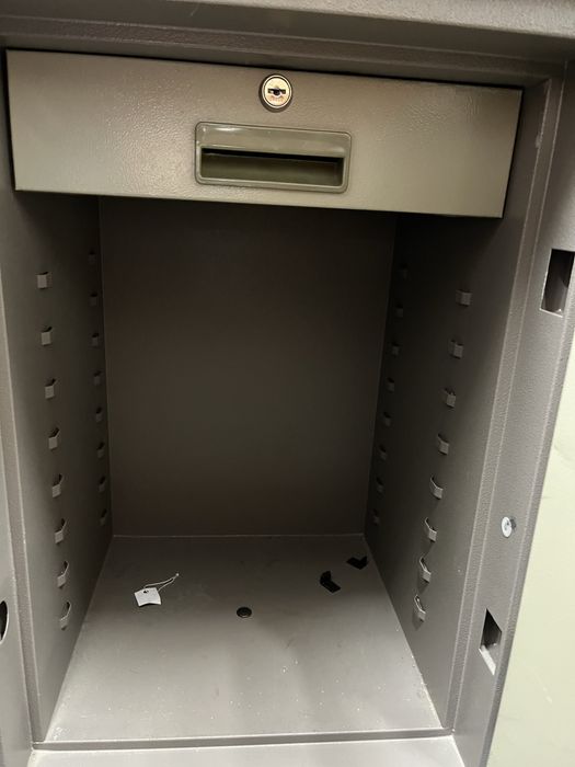 Сейф Valberg среднего размера