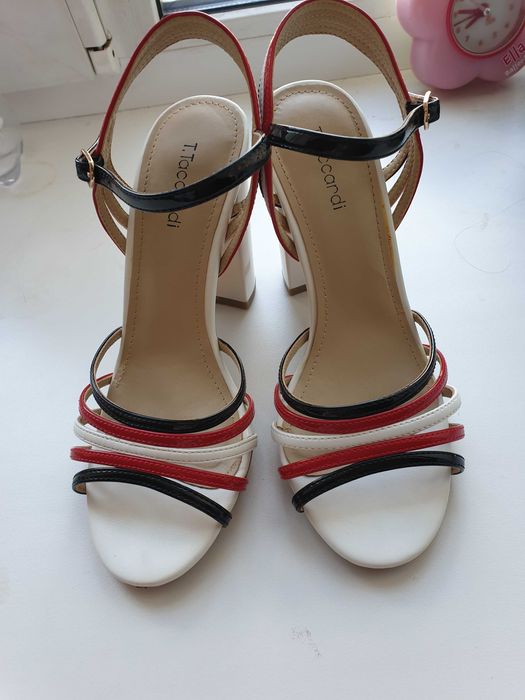 Продам босоножки