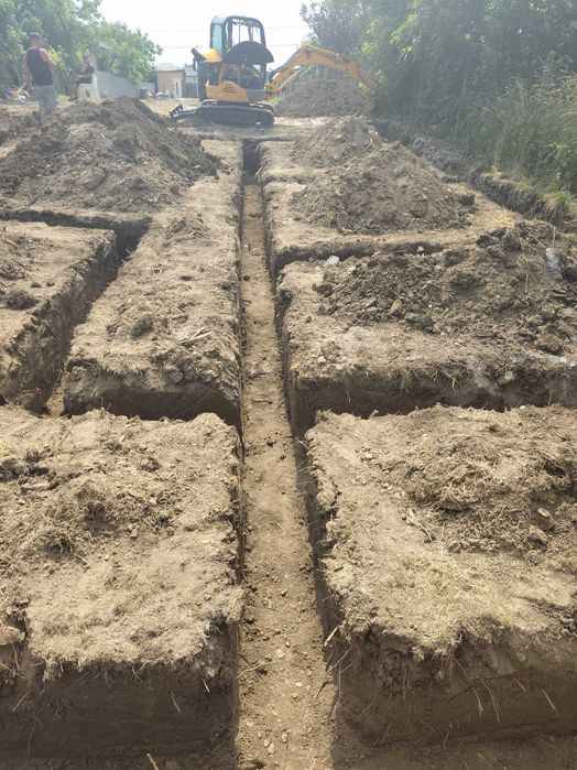 Prestări servicii închiriere Excavator 3.5T săpături, fundații, beciuri și Transport Agregate