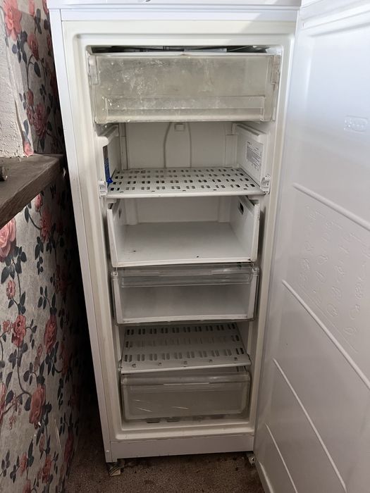 Морозильник Indesit
