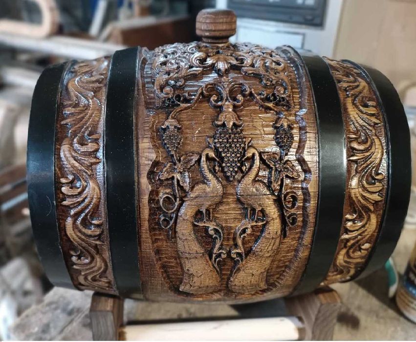 Буре с дърворезба за ракия