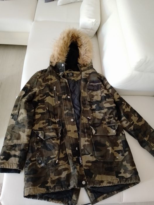 Vând  haina parka,sport/fashion, că noua, produs calitate.