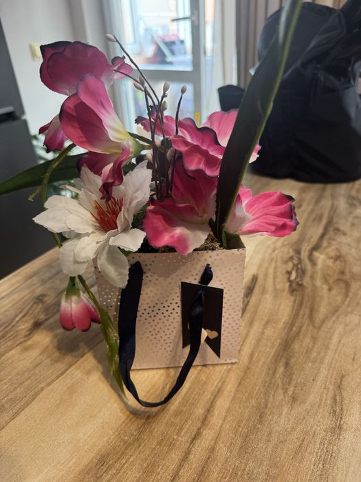 Кашпи с цветя  , различни модели, подходящи и за подарък