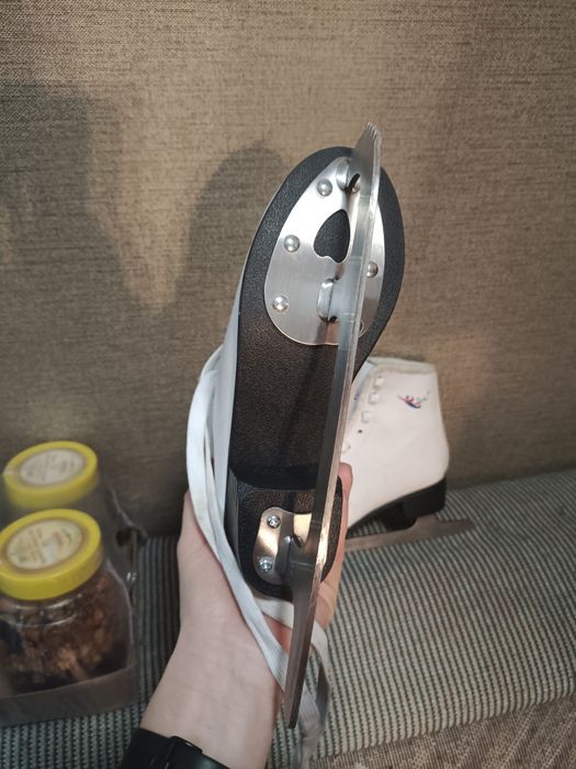 Коньки фигурные на девочку