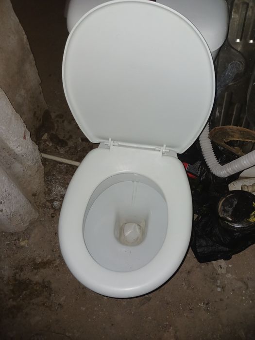 Unitaz  holati  yaxshi b/y