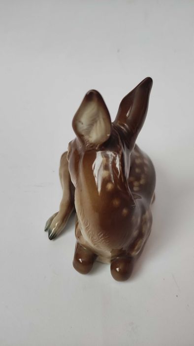 Фигура на сърничка от гланциран порцелан