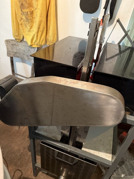 Разпечатваща машина за пчелни пити