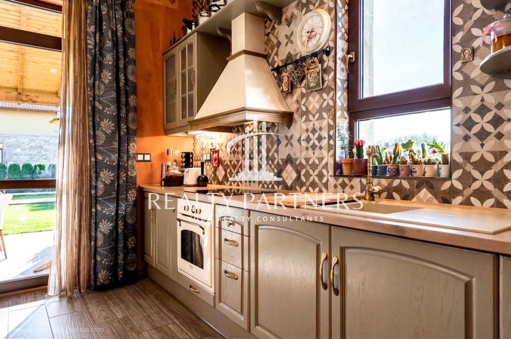 Къща с 5 спални и граж – с. Приселци, обл. Варна