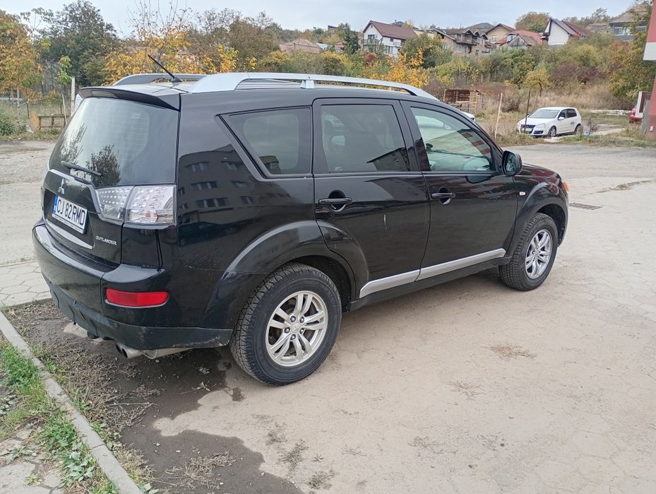 Vând Mitsubishi Outlander 2