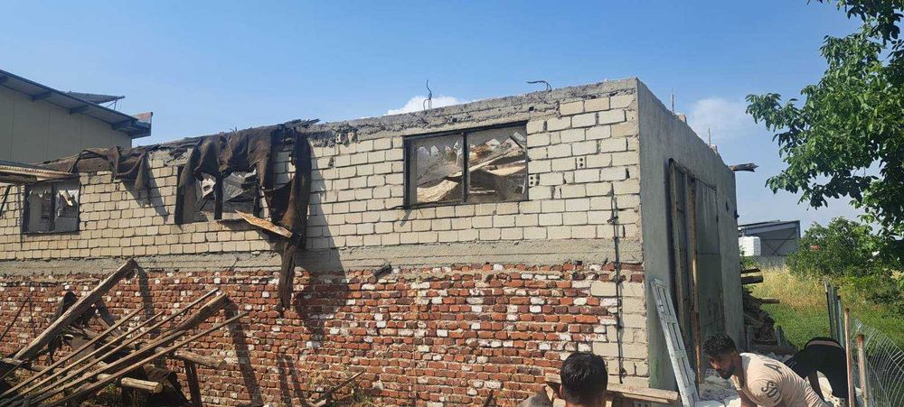 Почистване, извозване боклуци Събаряне на стари къщиСобствен транспорт