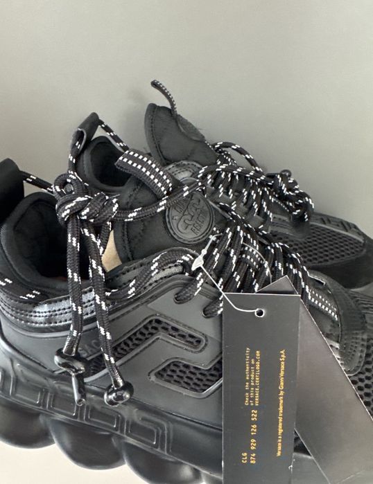 Versace chain reaction