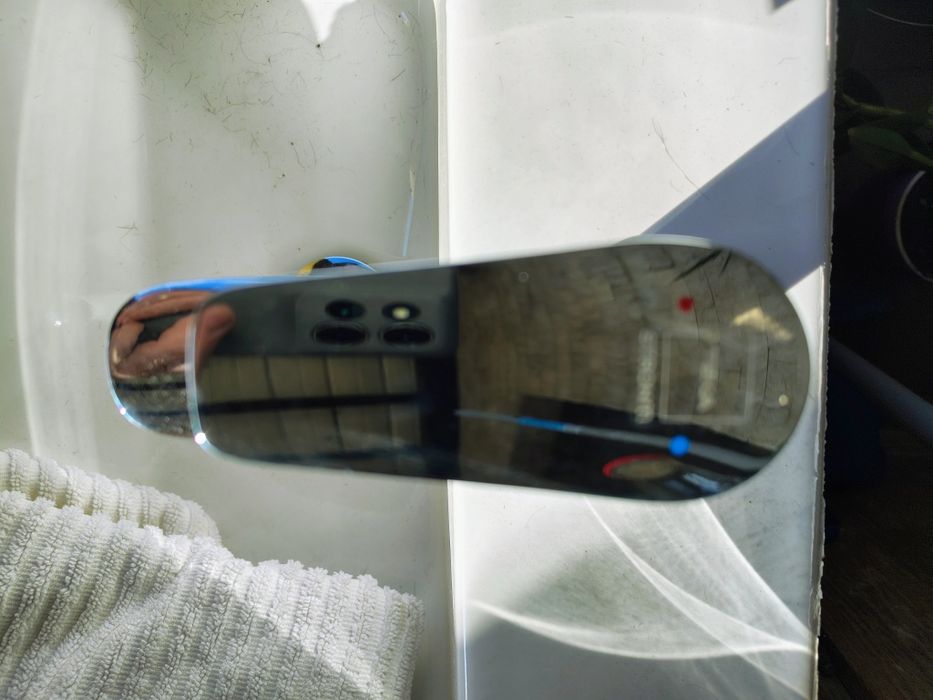 Vând chiuveta nouă cu baterie și corp de mobilă adaptat