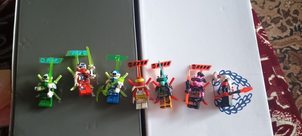 Figurine lego Ninjago dau la schimb (trade) caut persoane serioase pentru schimb (trade) și dacă aveți o nelămurire să-mi scrieți tot în privat .!.!.!