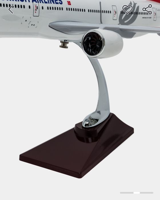 Самолет модел   BOEING 777-300 Turkish Airlines)  led podstavkoy
TURKI