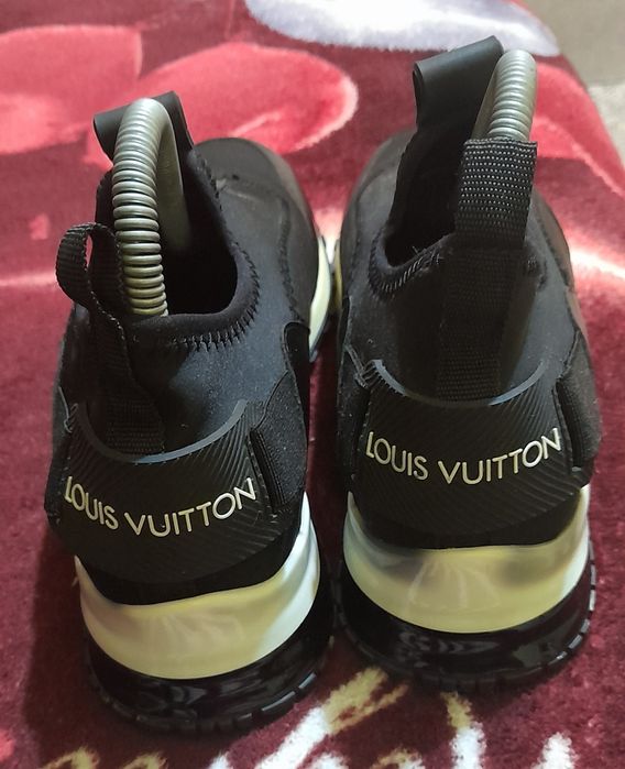 Vând urgent adidași  LV nr 37