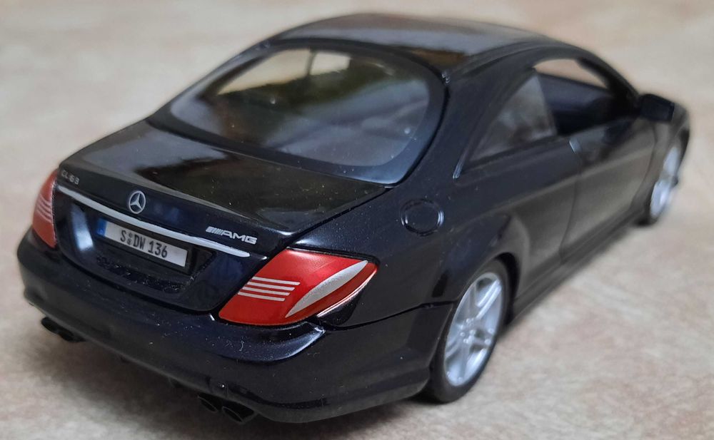 Коллекционная модель машины мерседес