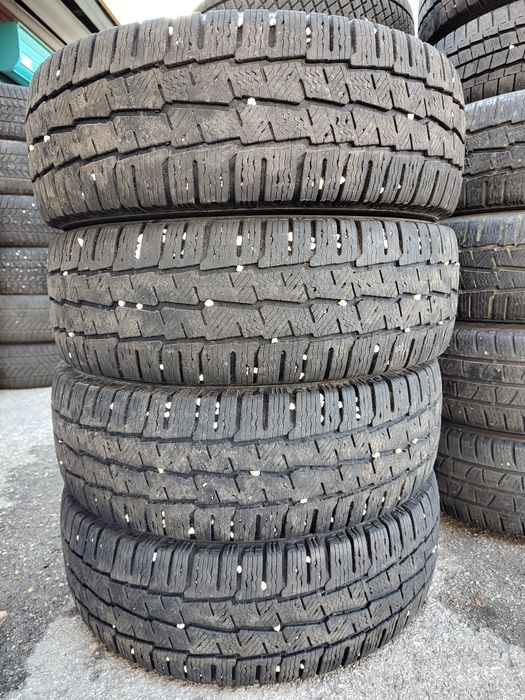 Продавам 4 зимни гуми 215/65/16 С бус Michelin