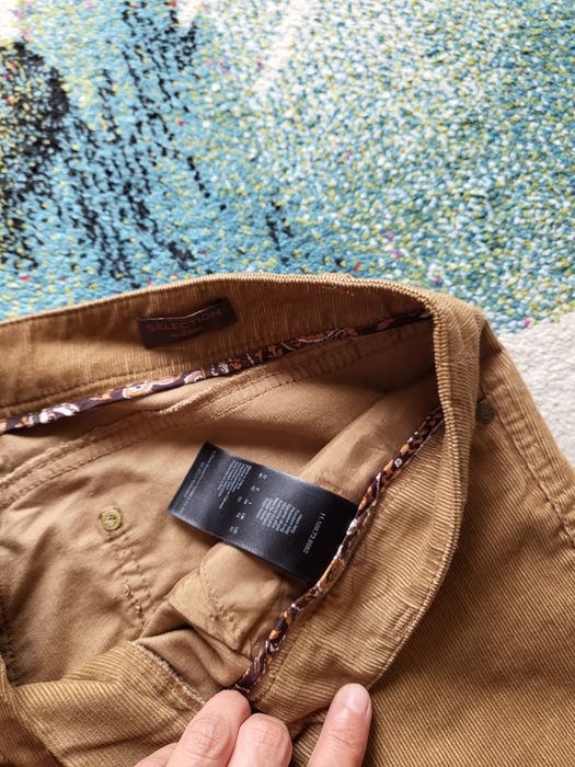 Pantaloni raiati camel