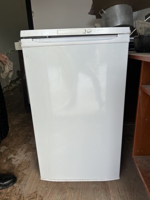 холодильник с внутренним морозильным отделением