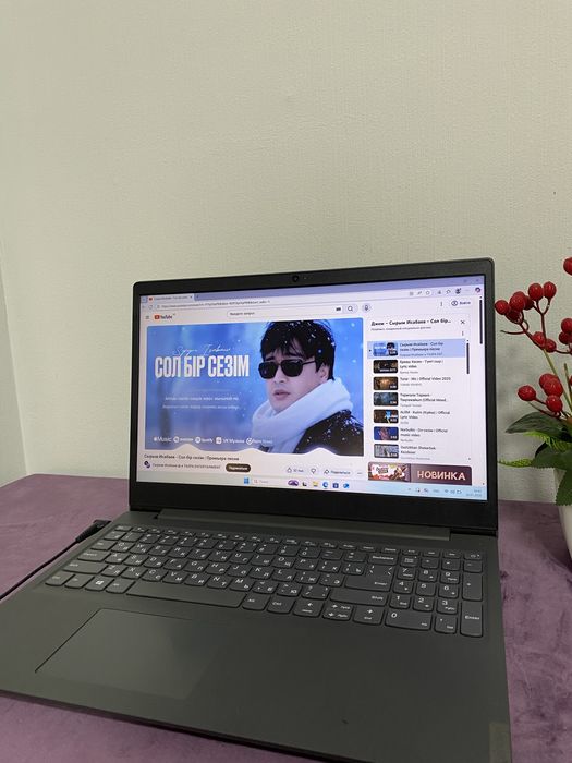 Ноутбук Lenovo.