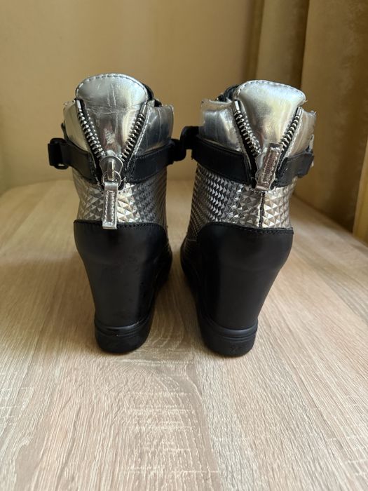 Giuseppe Zanotti ghete cu platforma sport