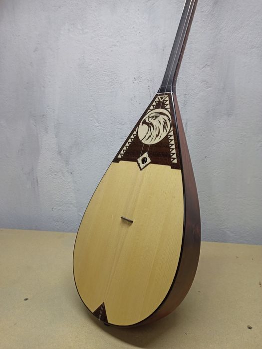 Шебердің қолынан шыққан кәсіби домбыра