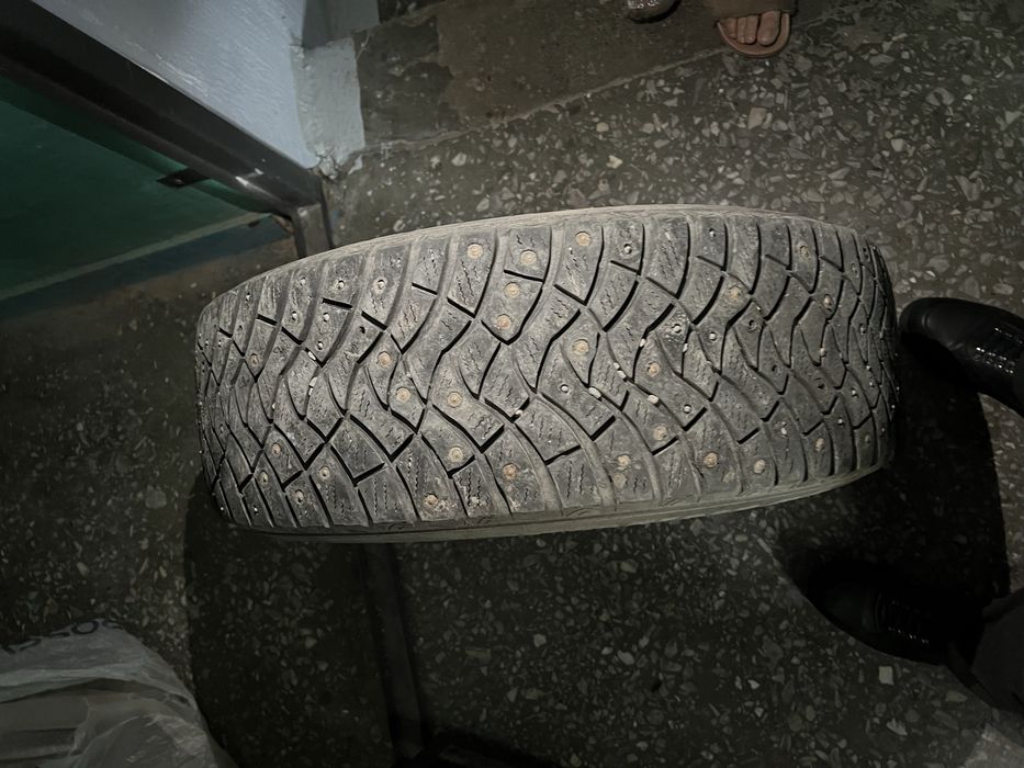 Зимние шины 215/60/17  комплект