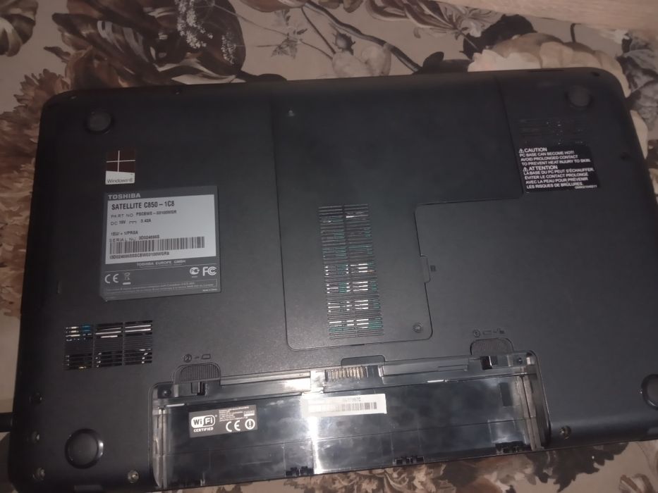 model Toshiba Satellite C850D-11Q.