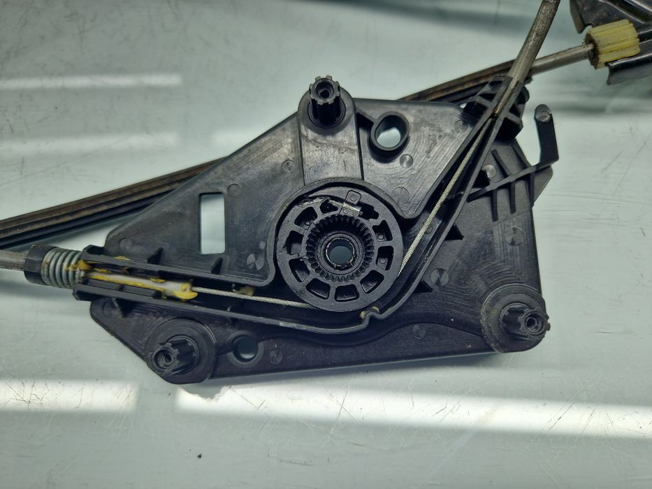 Macara electrica geam dreapta fata Volkswagen Passat CC (358) Facelift