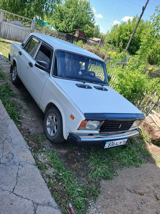 Автомобиль ваз 2107